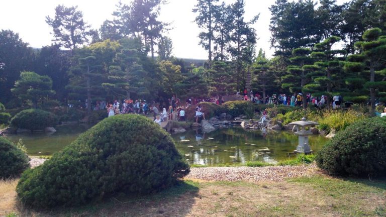 Der Japanische Garten in Düsseldorf mit zahlreichen Cosplayern