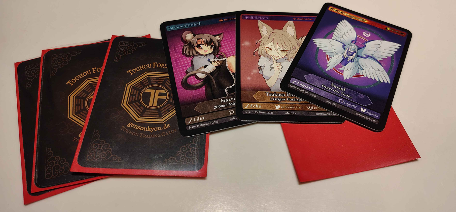 Drei eingepackte TFC-Karten und drei aufgedeckte mit Nazrin, Tsukasa und Sariel