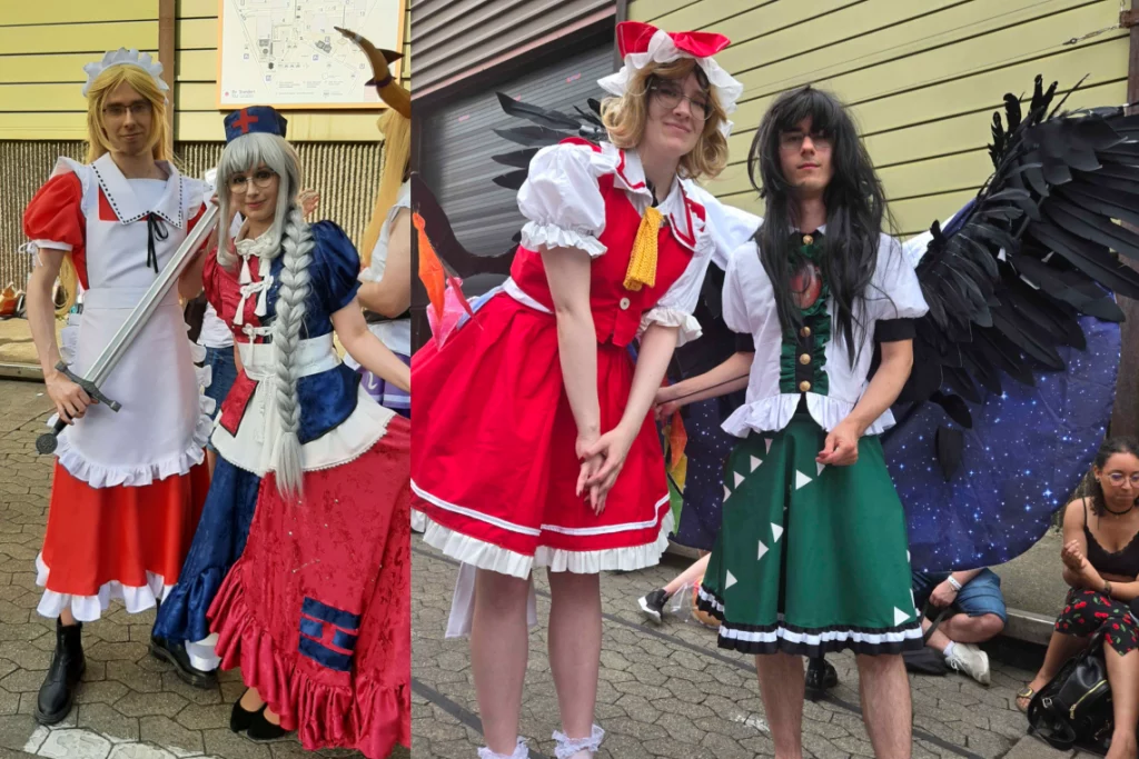 Zwei Fotos von je zwei Cosplayern: Yumeko, Eirin sowie Flandre und Utsuho mit großen Flügeln